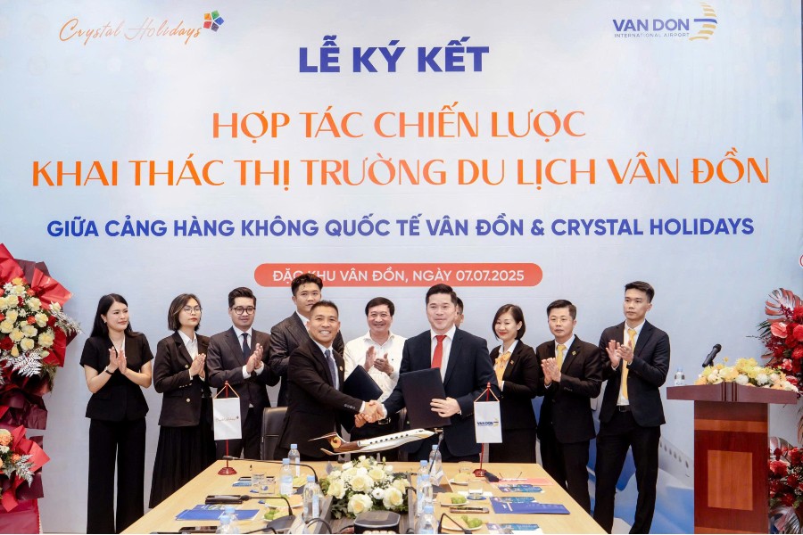 Crystal Holidays và Cảng Hàng không Quốc tế Vân Đồn ký hợp tác chiến lược về phát triển du lịch